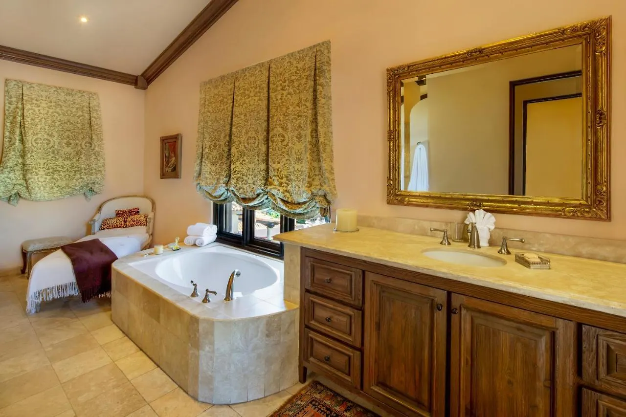 Exquisite Villa With Awesome Views & Staff In Pedregal!カボ・サン・ルーカス