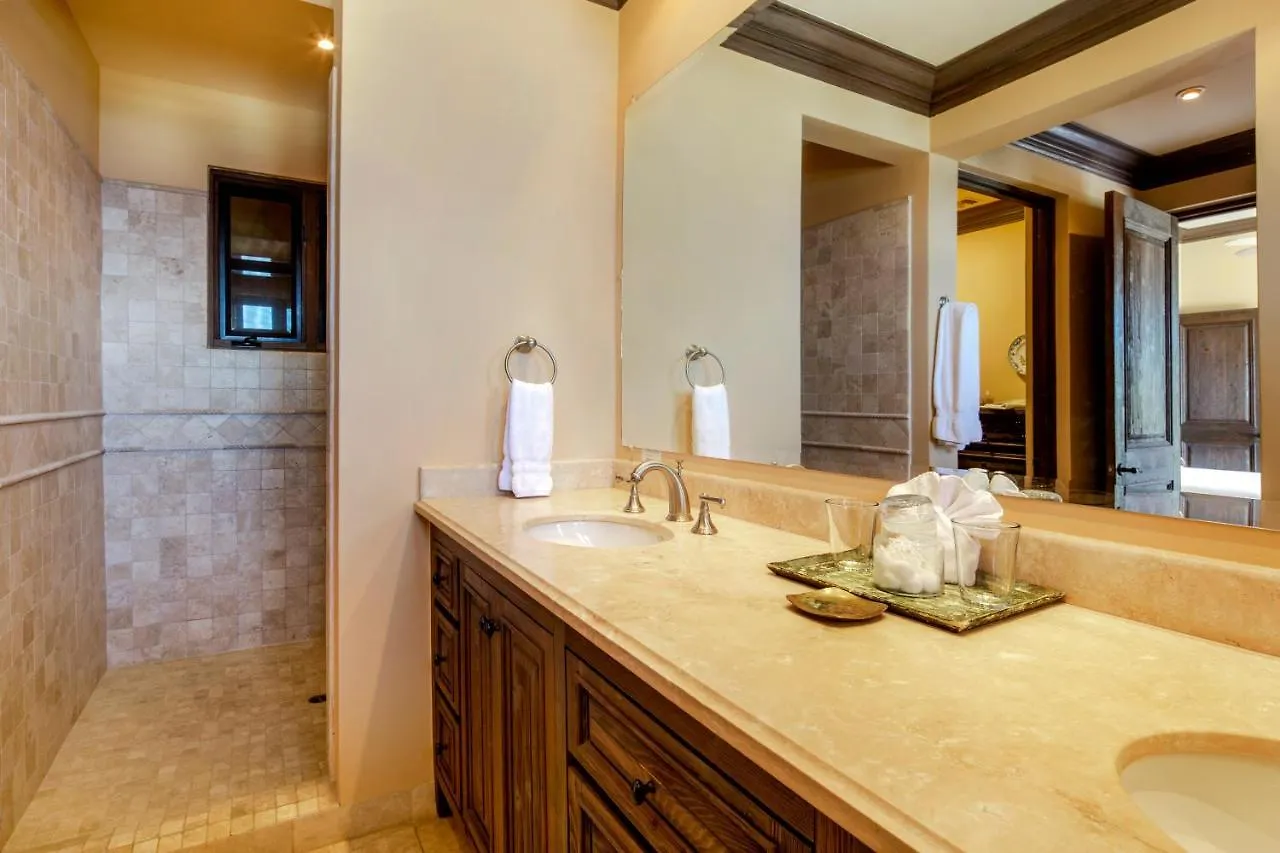 Exquisite Villa With Awesome Views & Staff In Pedregal!カボ・サン・ルーカス