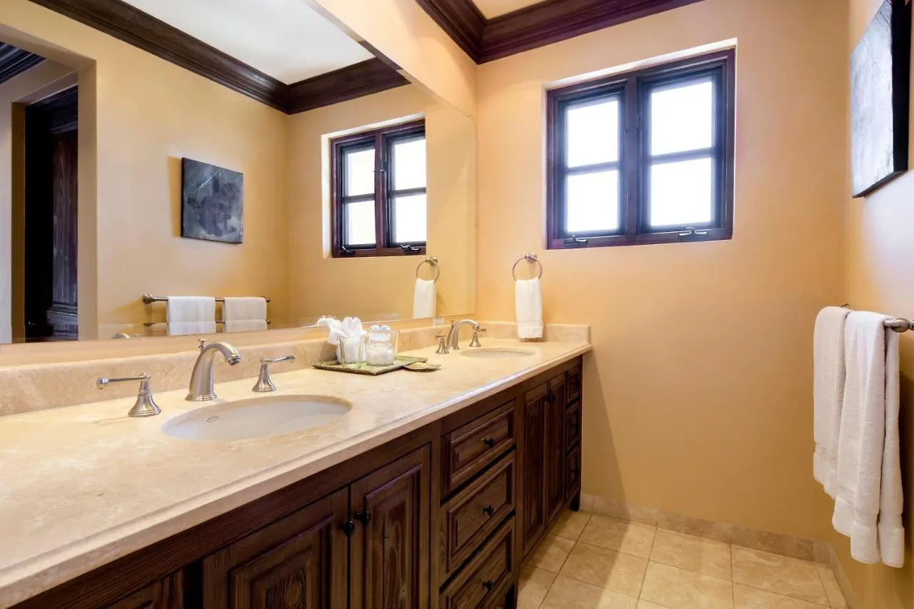Exquisite Villa With Awesome Views & Staff In Pedregal!カボ・サン・ルーカス